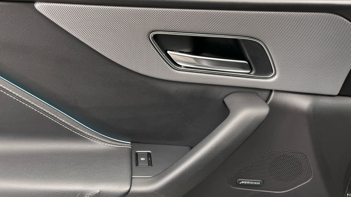 Jaguar F-PACE Image 19