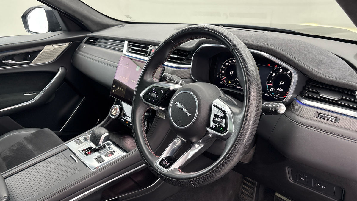 Jaguar F-PACE Image 5