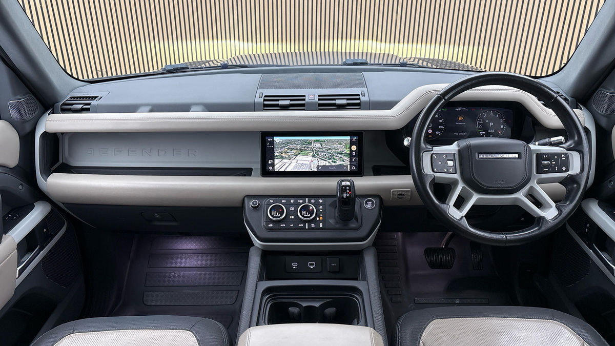 Land Rover Defender 110 Image 12