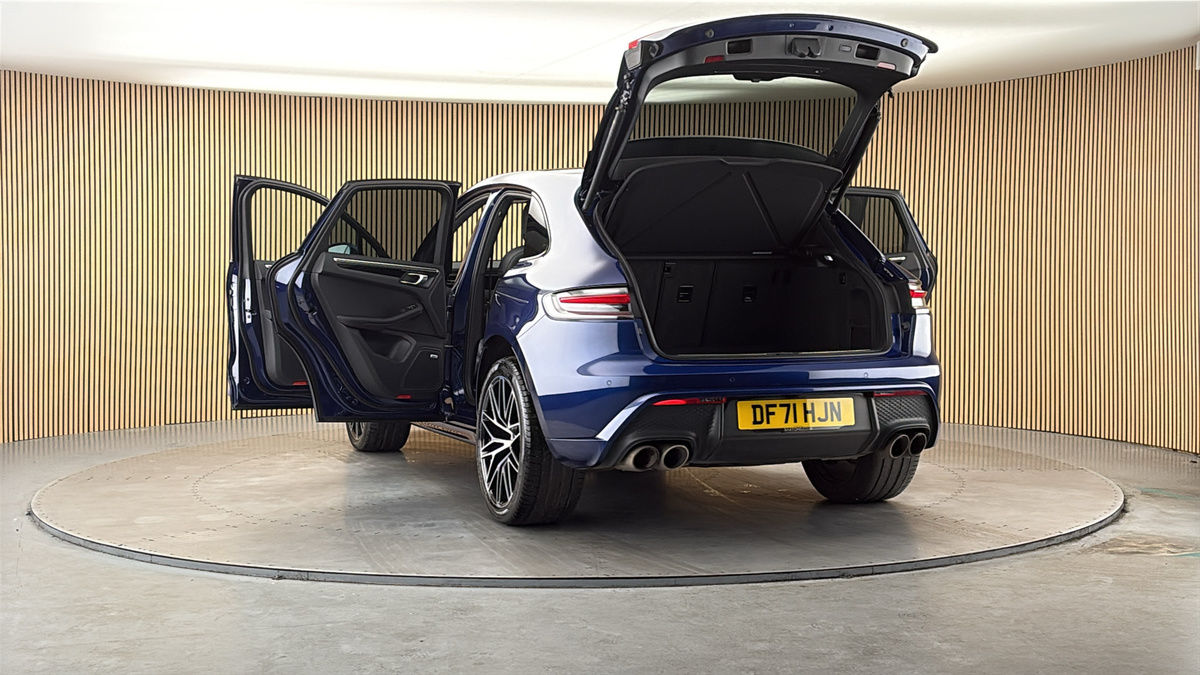 More views of Porsche Macan