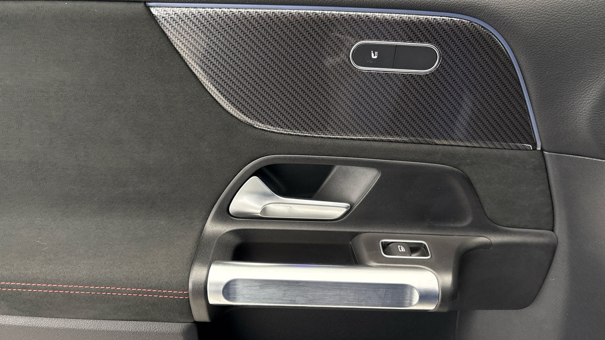 Mercedes-Benz GLB Image 19