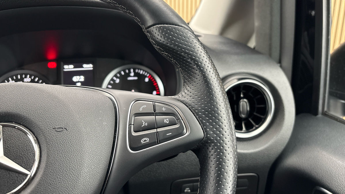Mercedes-Benz Vito Image 14