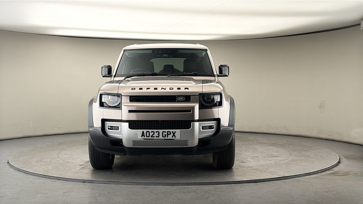 Land Rover Defender 110 Image 3