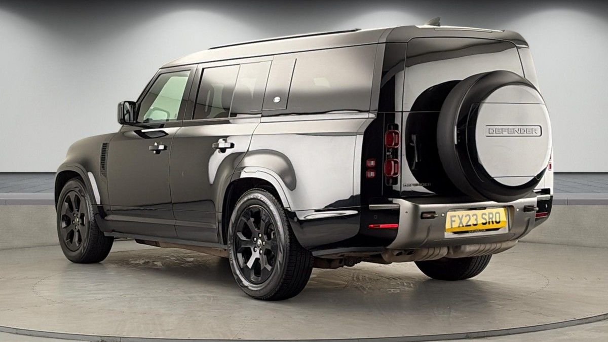 Land Rover Defender 130 Image 2