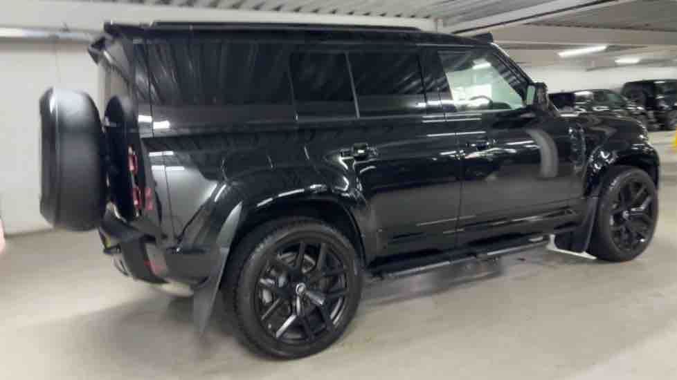 More views of Land Rover Defender 110