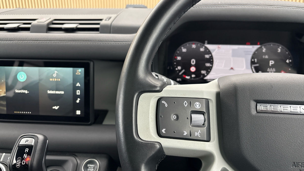 Land Rover Defender 110 Image 13