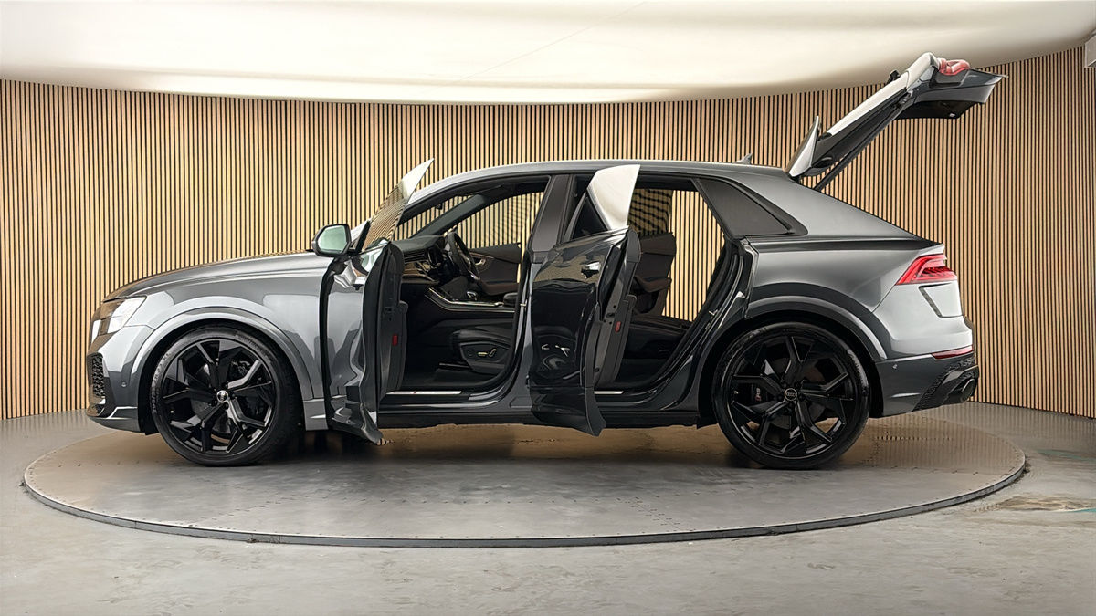 More views of Audi RSQ8