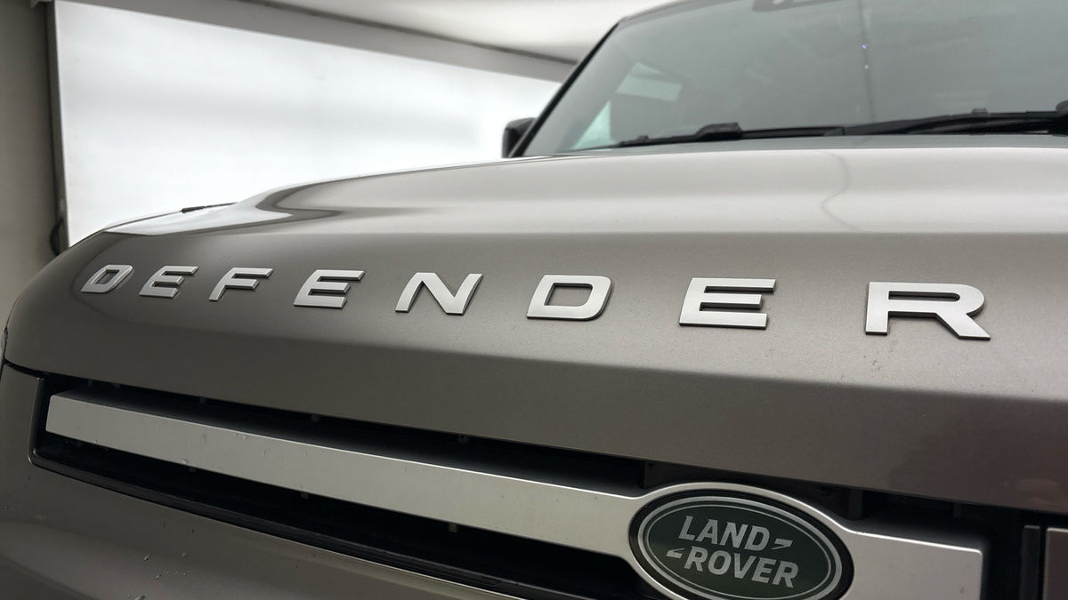 Land Rover Defender 90 Image 24