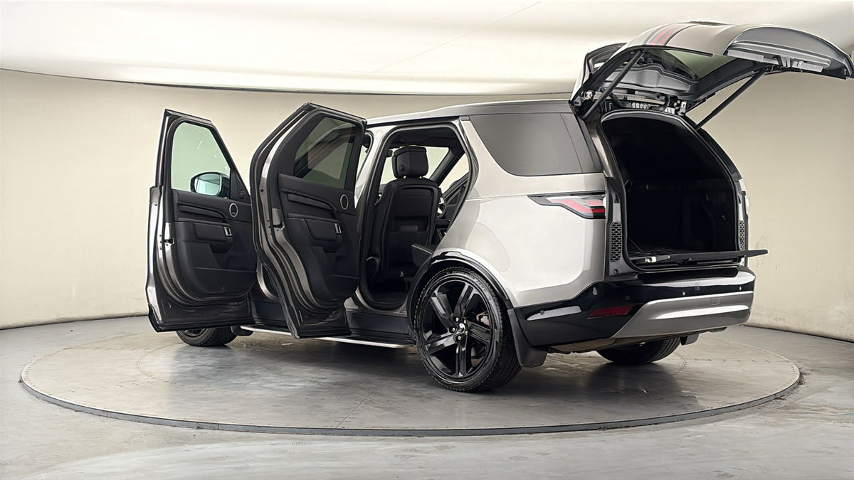 More views of Land Rover Discovery