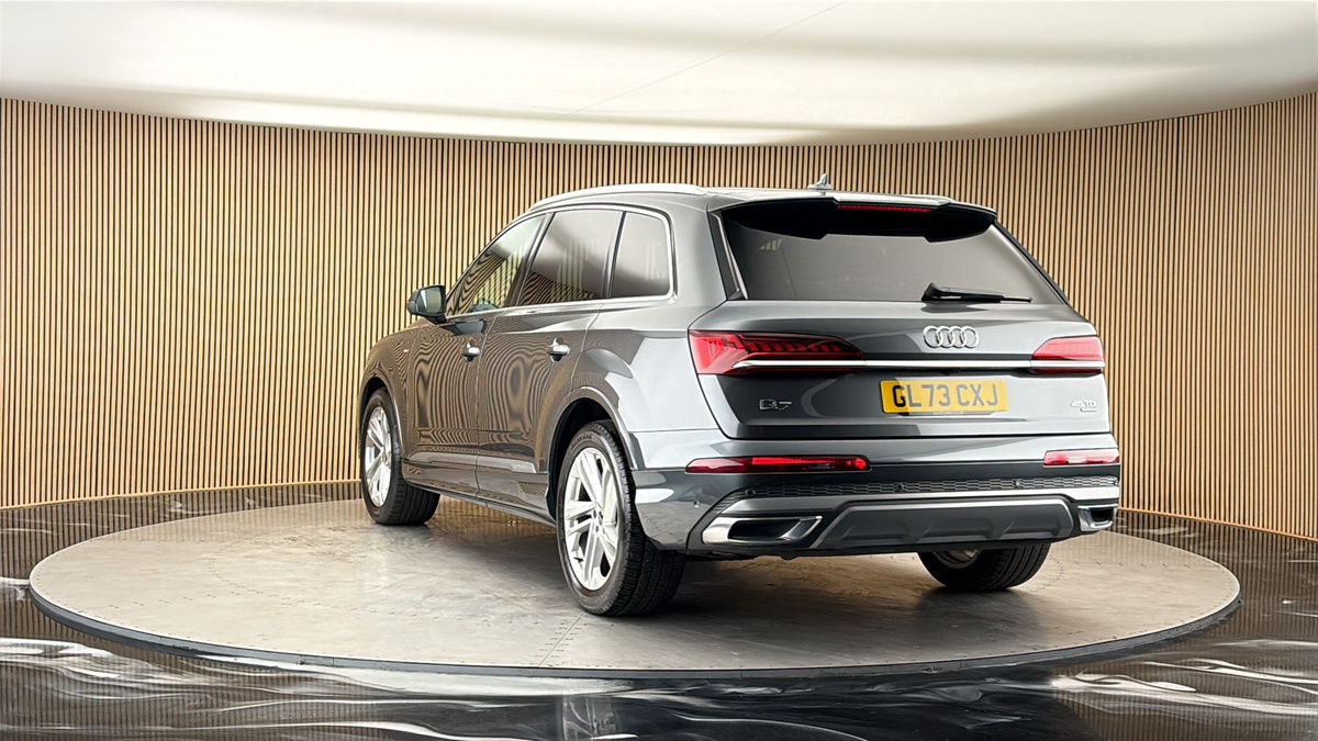More views of Audi Q7