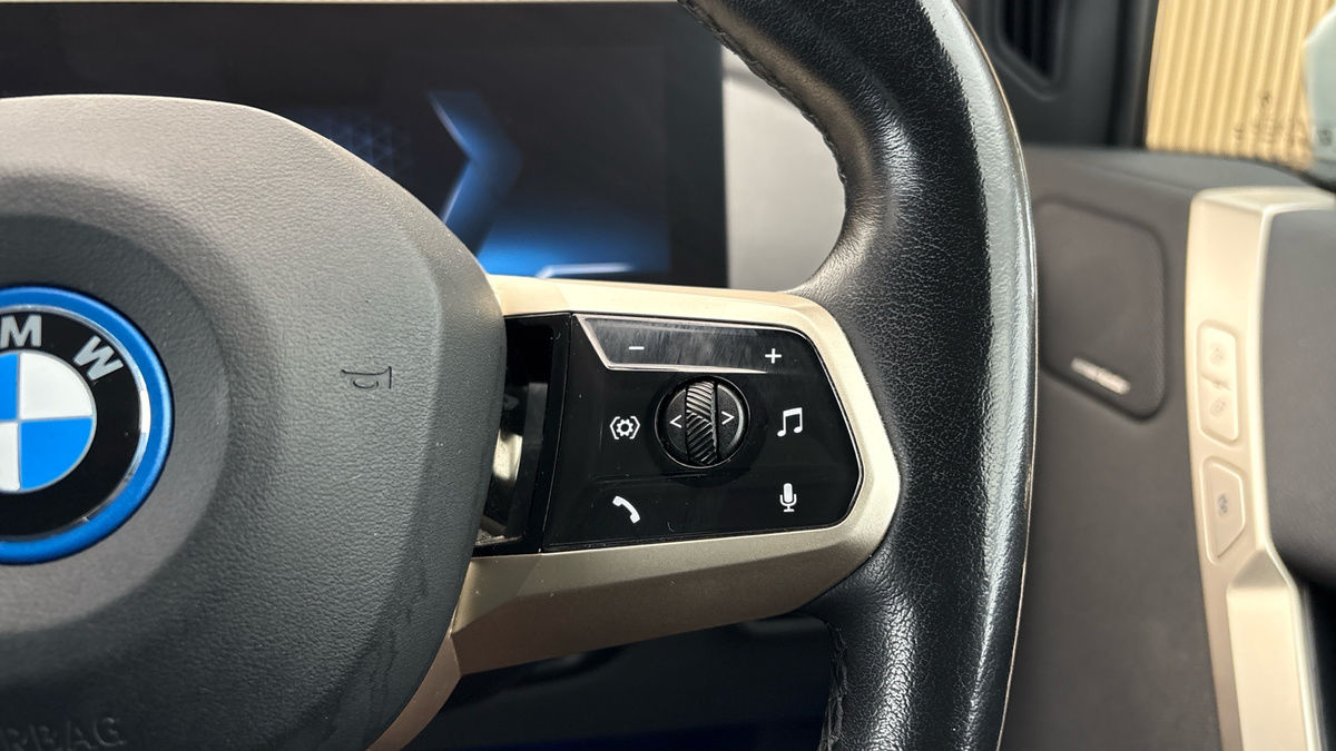 BMW iX Image 14
