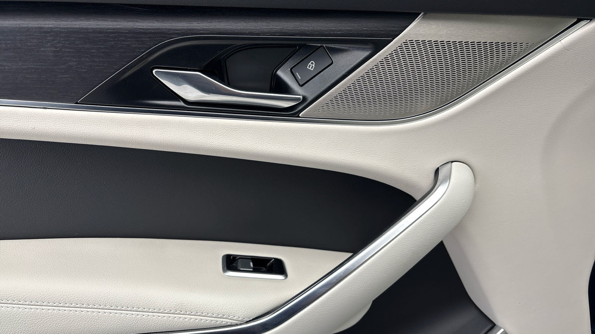 Jaguar F-PACE Image 19