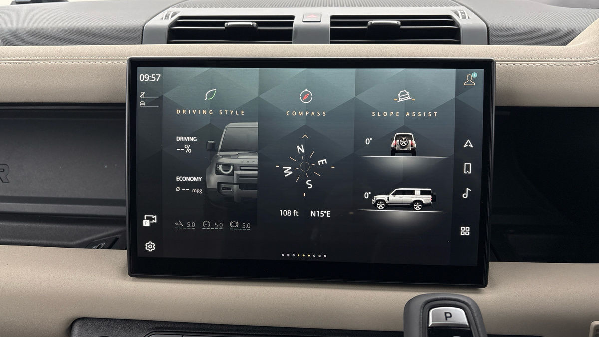 Land Rover Defender 130 Image 17