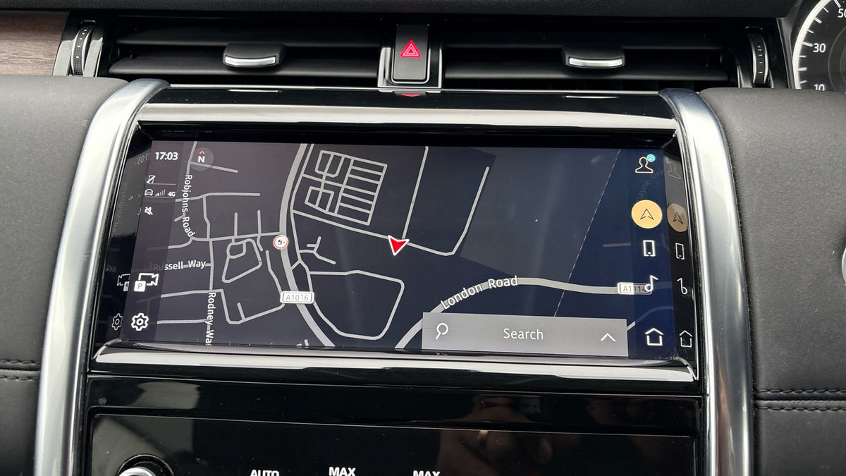 Land Rover Discovery Sport Image 17
