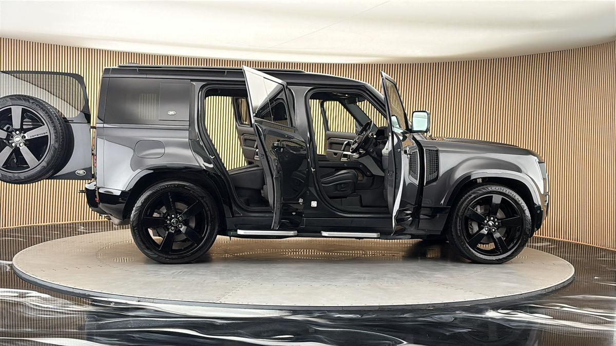 More views of Land Rover Defender 110