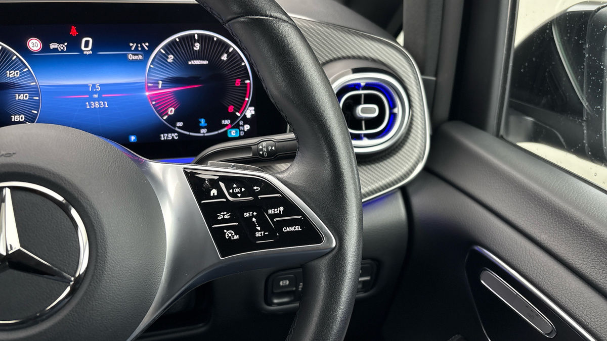 Mercedes-Benz V Class Image 14