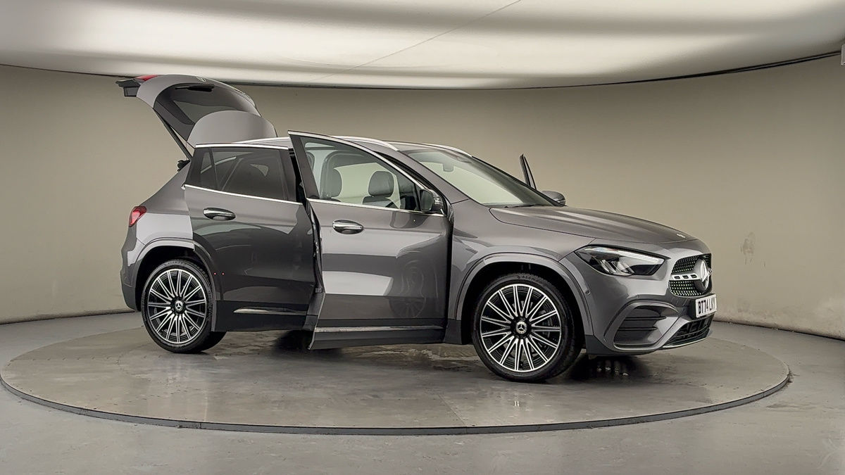 More views of Mercedes-Benz GLA