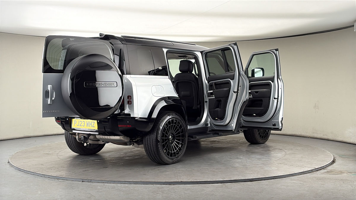 More views of Land Rover Defender 110