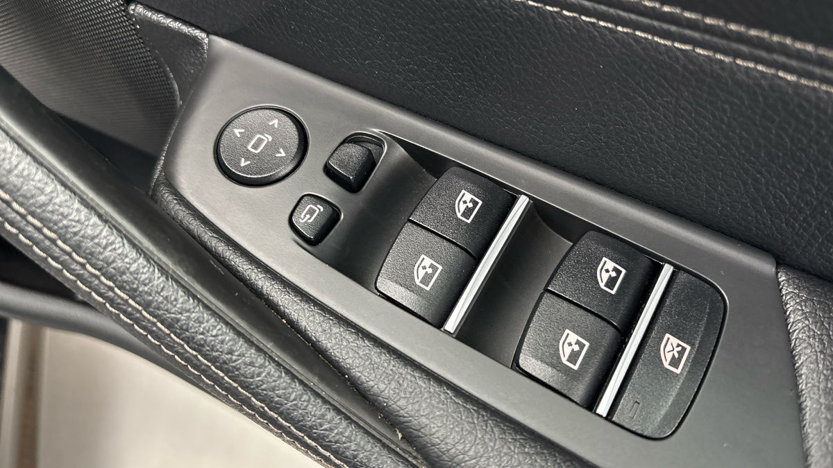 BMW 5 Series Image 25