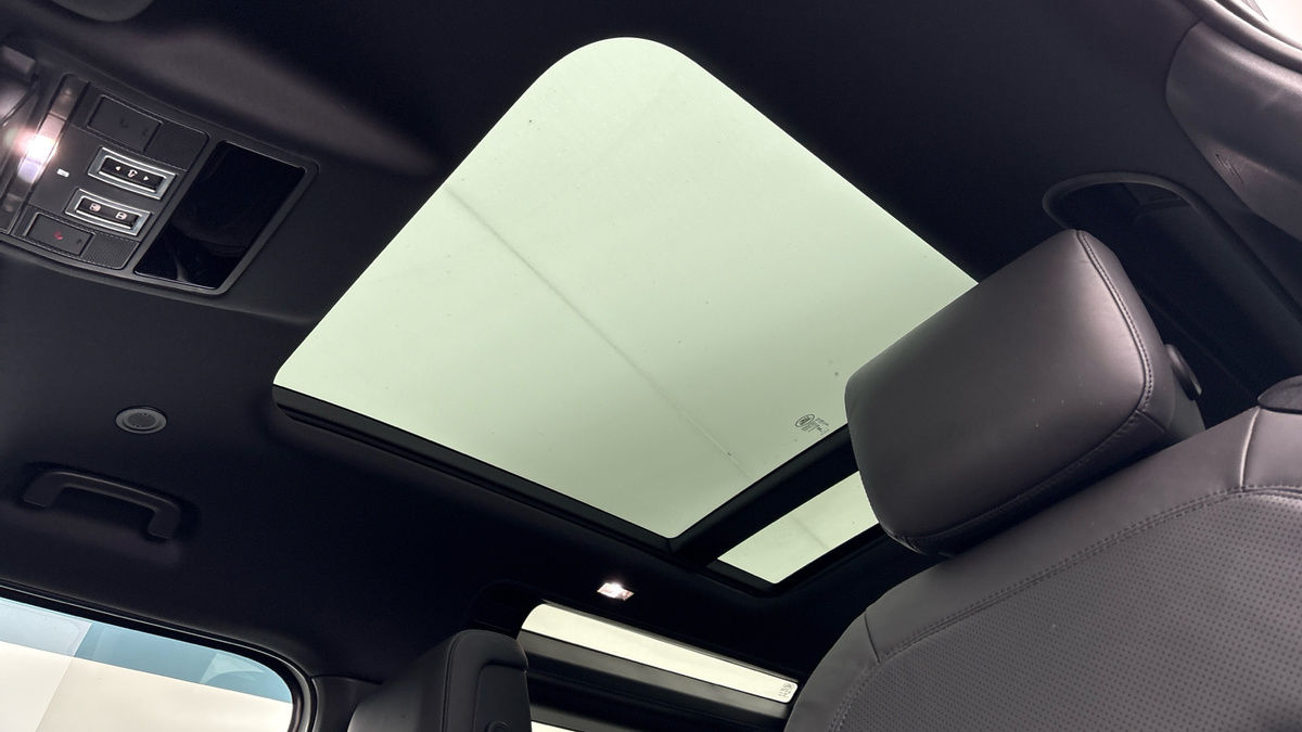 Land Rover Defender 90 Image 6