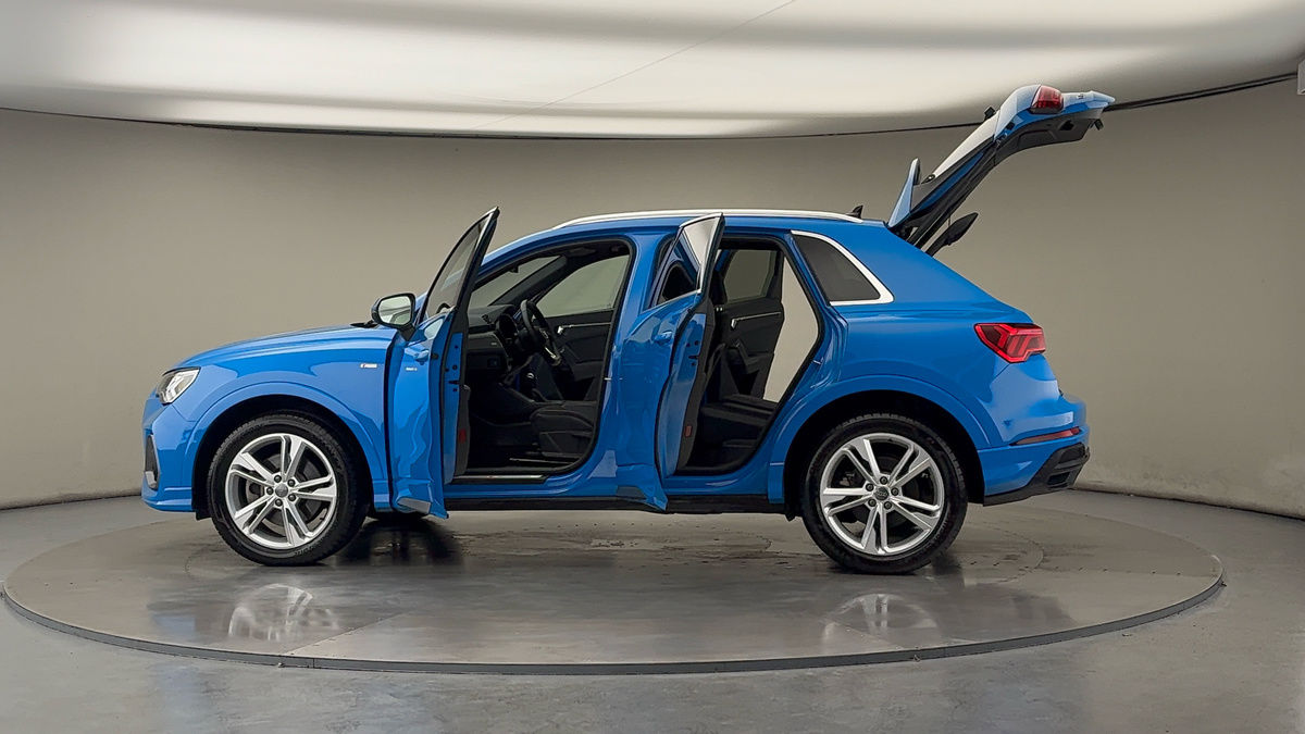 More views of Audi Q3