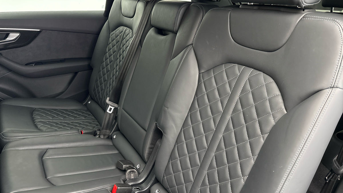 Audi SQ7 Image 8