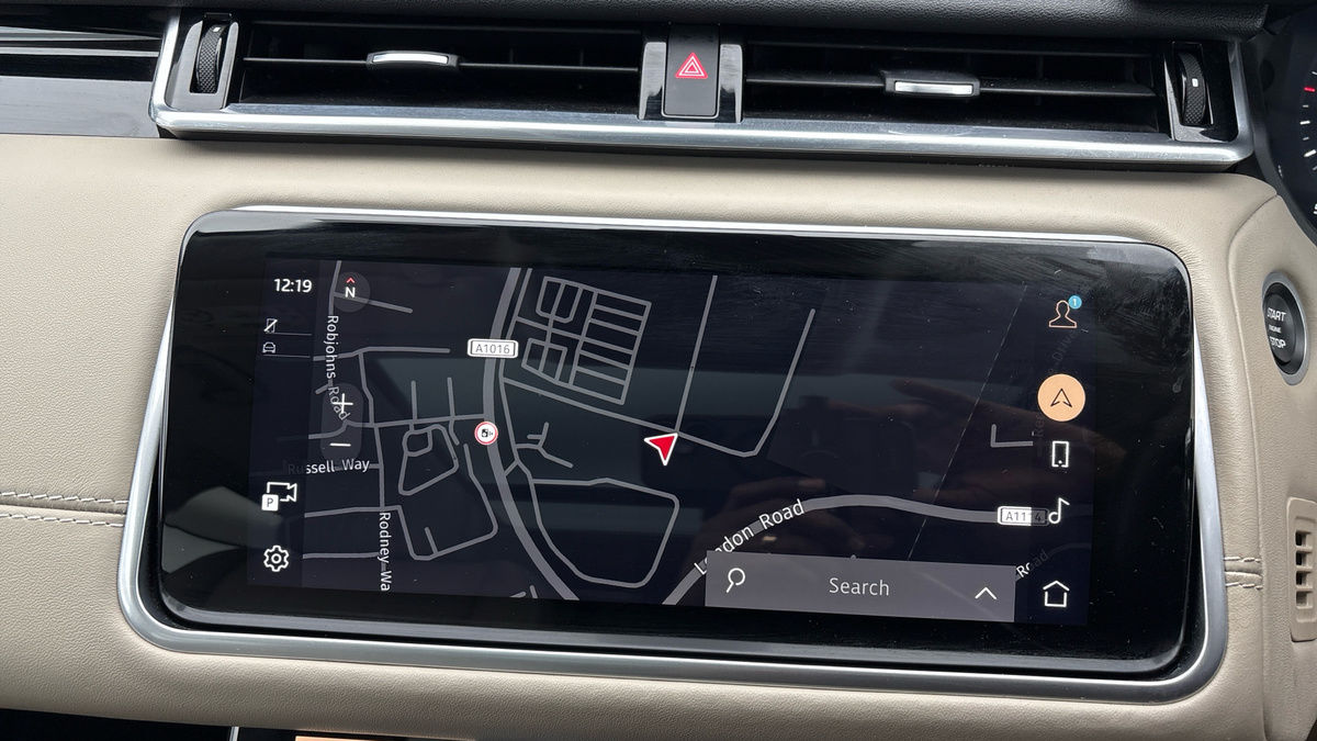 Land Rover Range Rover Velar Image 17