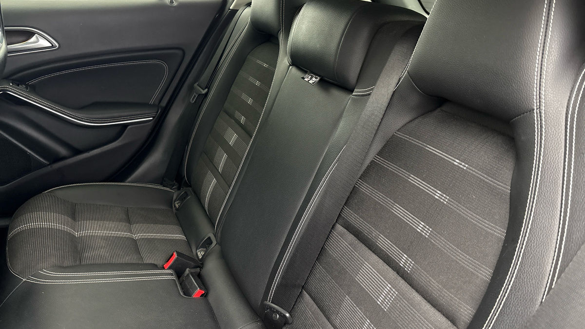 Mercedes-Benz GLA Image 8