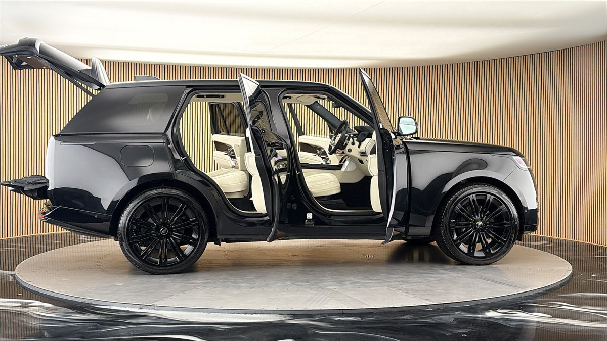 More views of Land Rover Range Rover