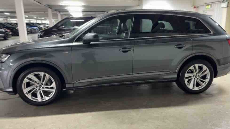 More views of Audi Q7