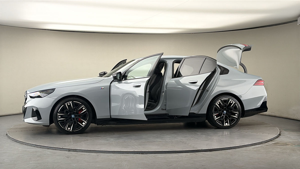 More views of BMW i5