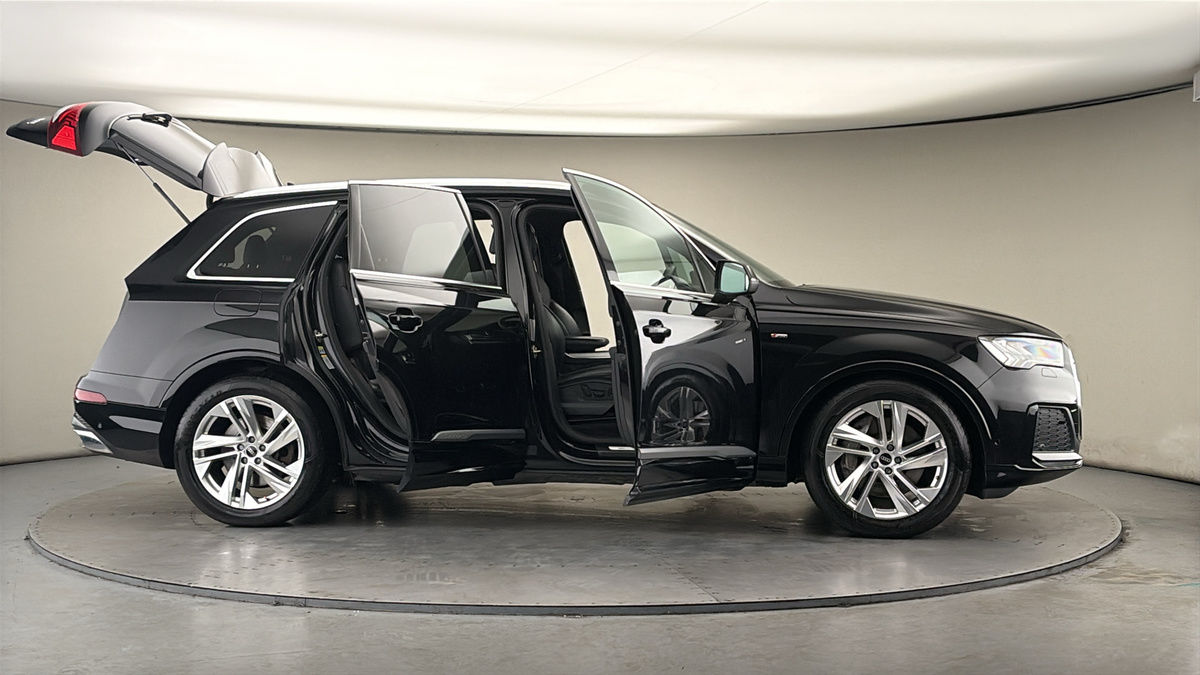 More views of Audi Q7