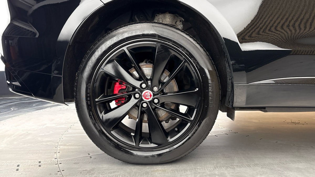 Jaguar F-PACE Image 10