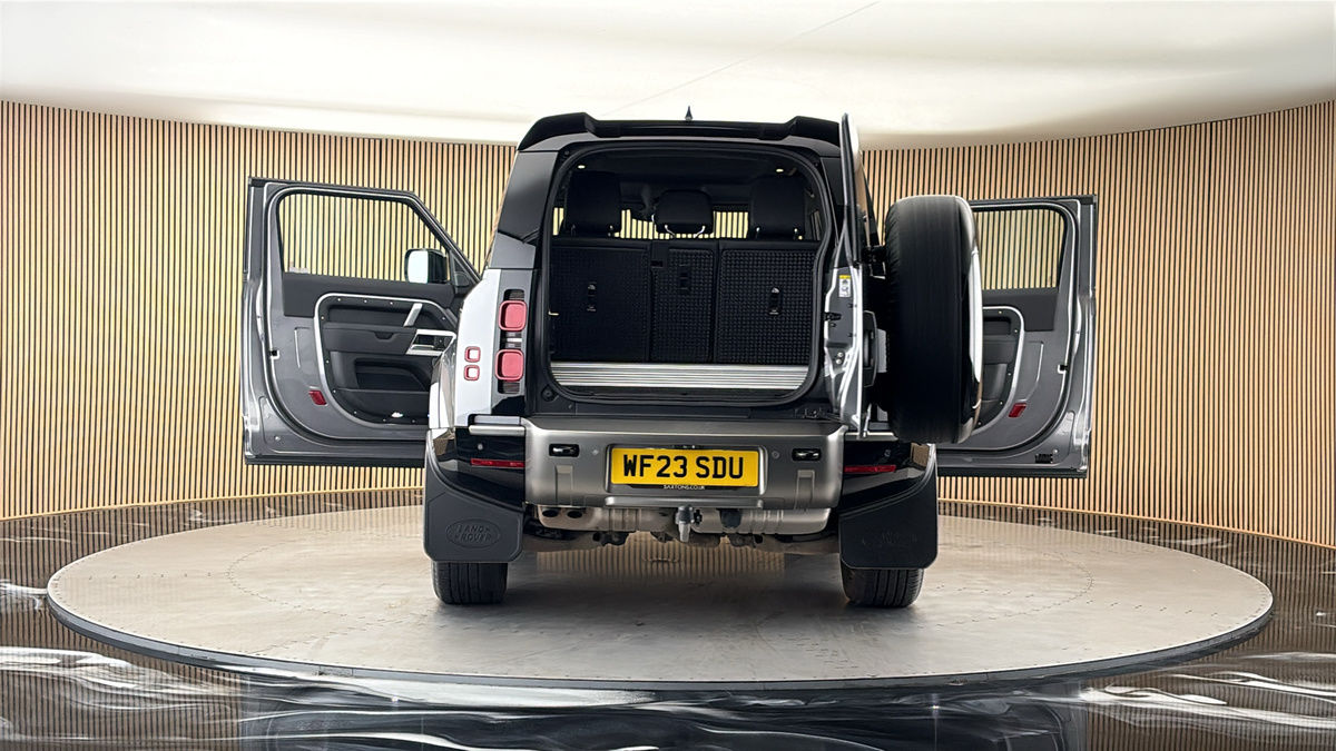 More views of Land Rover Defender 90