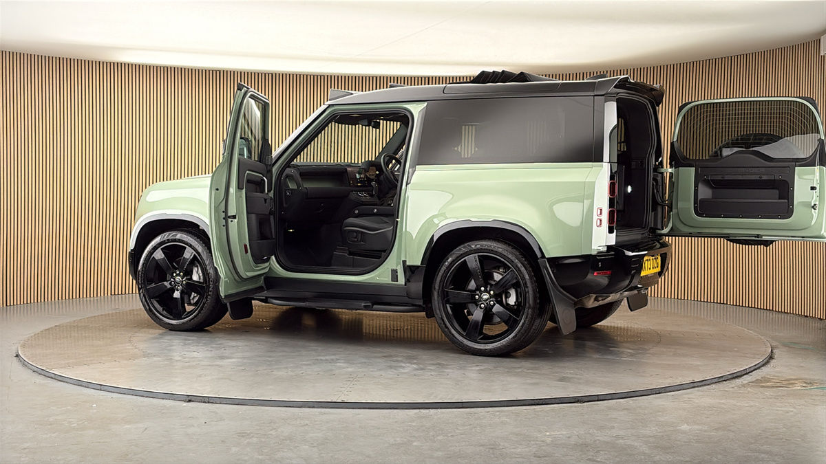 More views of Land Rover Defender 90