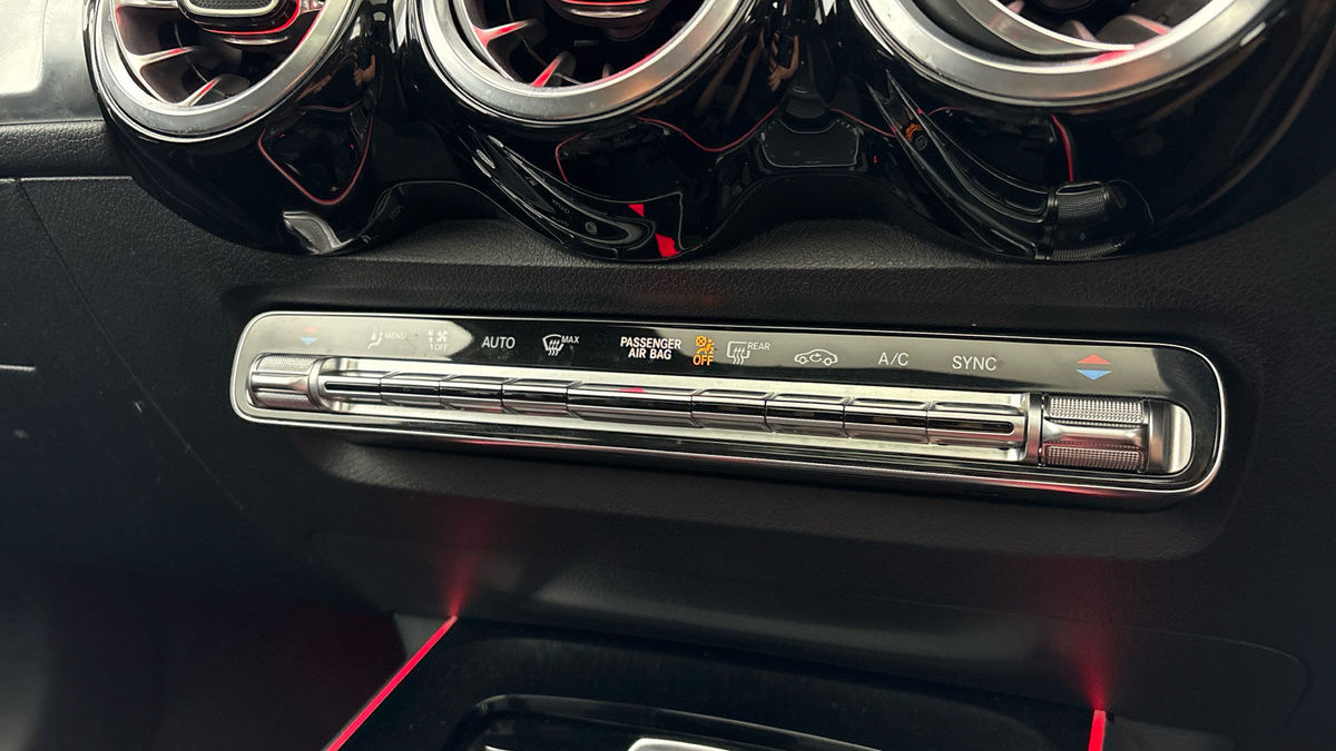 Mercedes-Benz GLB Image 26