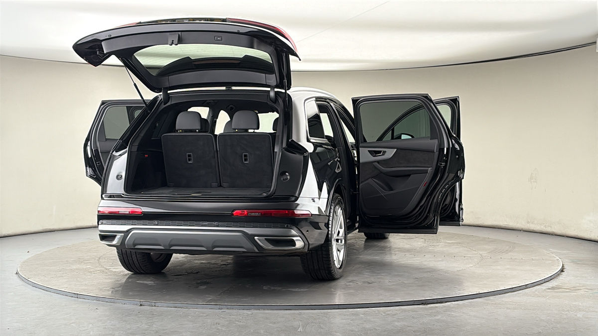 More views of Audi Q7