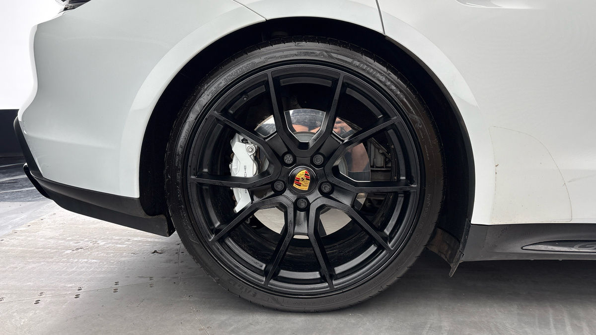 Porsche Taycan Image 10
