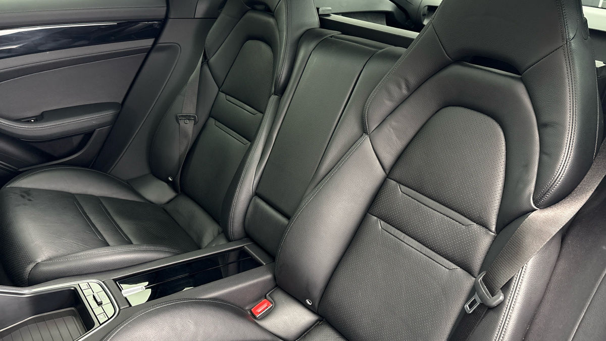 Porsche Panamera Image 8