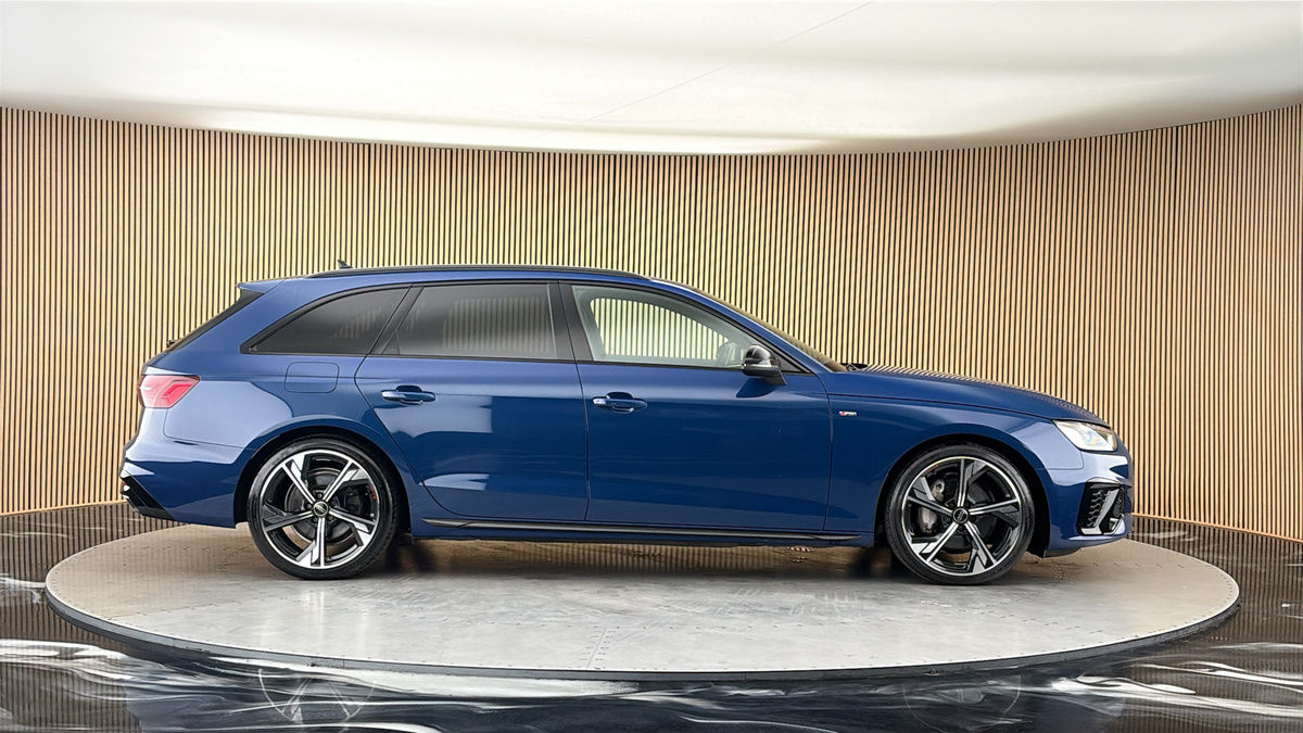 Audi A4 Avant Image 16