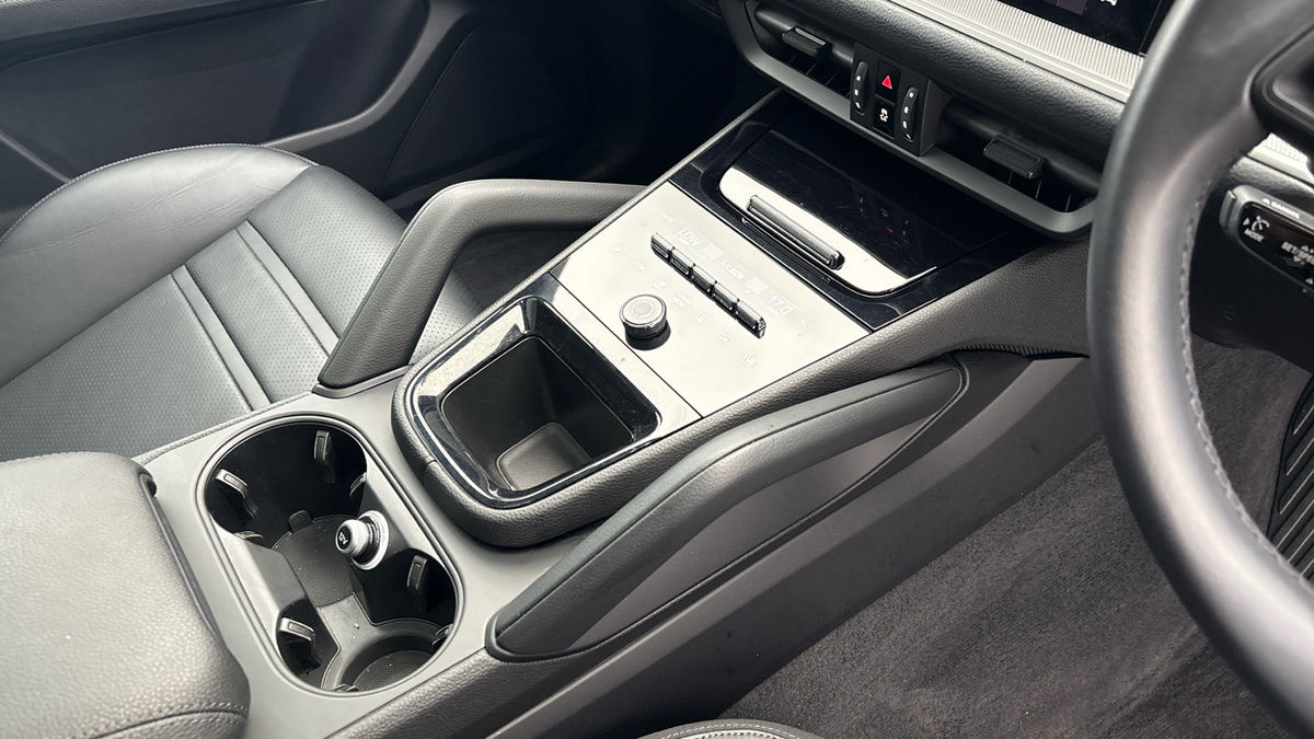 Porsche Cayenne Image 18