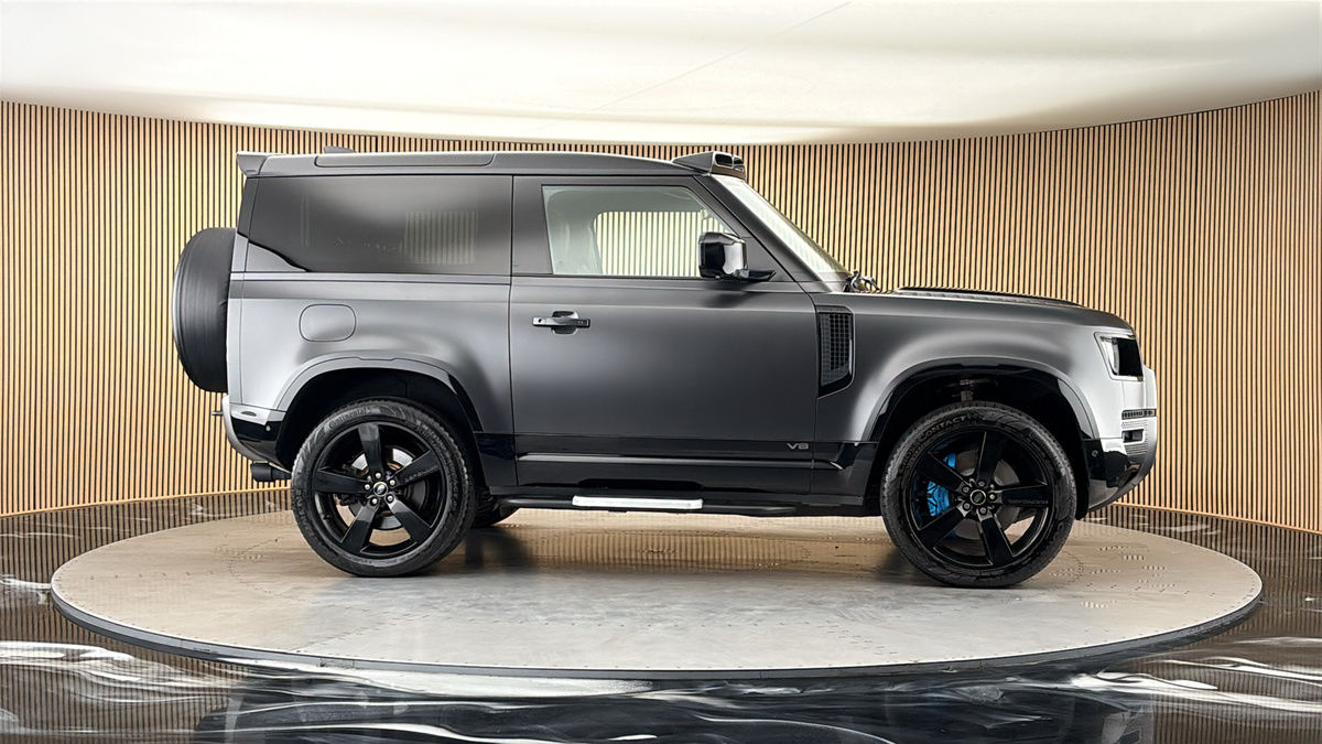 More views of Land Rover Defender 90