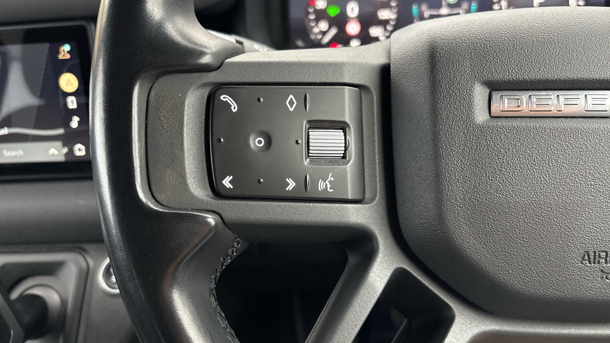 Land Rover Defender 110 Image 13
