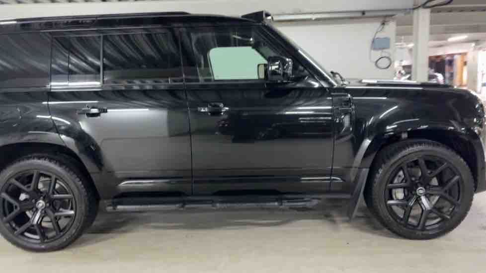 More views of Land Rover Defender 110