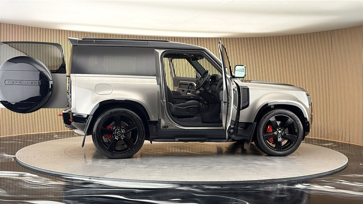 More views of Land Rover Defender 90