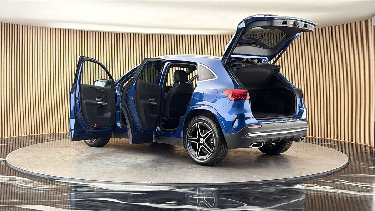 More views of Mercedes-Benz GLA