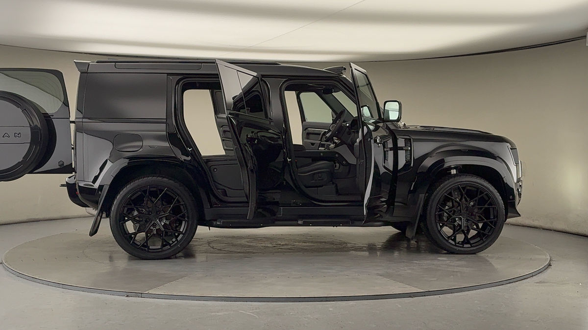 More views of Land Rover Defender 110