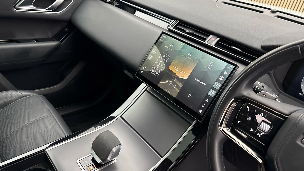 Land Rover Range Rover Velar Image 18
