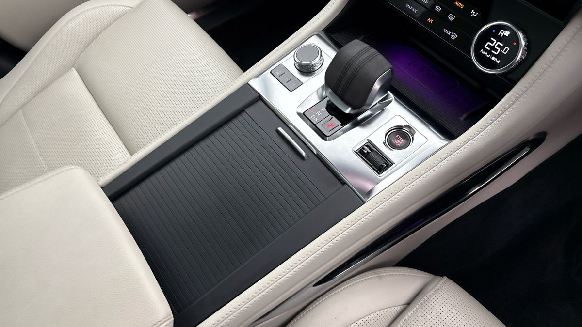 Jaguar F-PACE Image 18