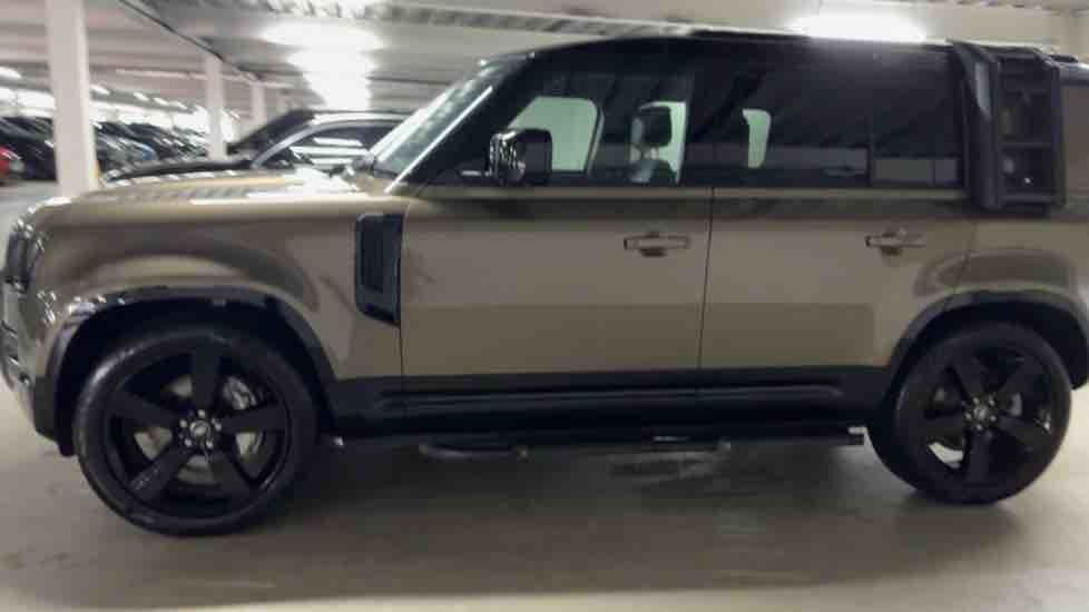 More views of Land Rover Defender 110